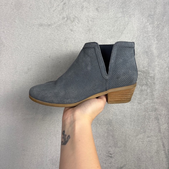 ✨ 2/$35 Call It Spring Perforated Ankle Boots Booties Blue Block Heel Size 6.5 - Picture 3 of 8